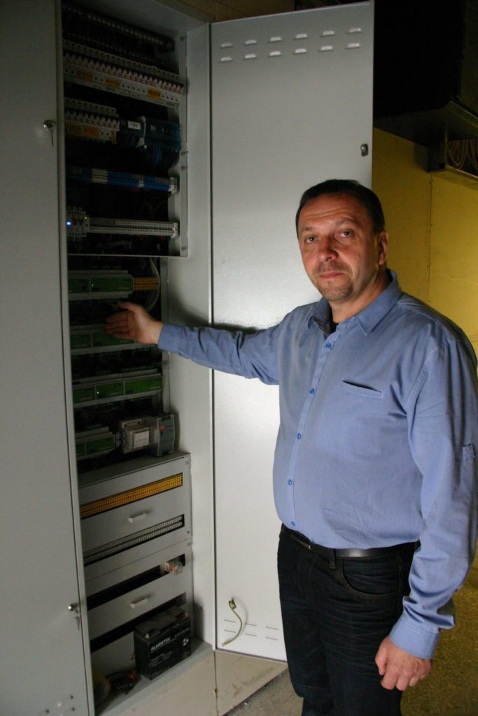 Nowoczesna instalacja elektryczna czyli sterowanie z komórką w ręku instalacja elektryczna