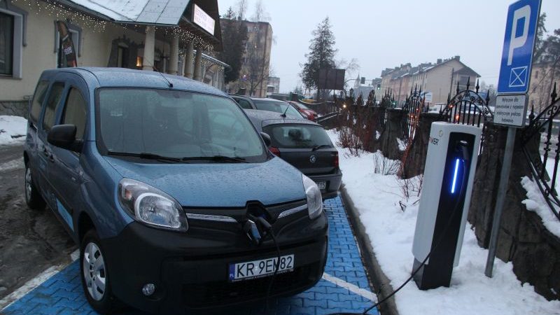 test małej furgonetki na prąd